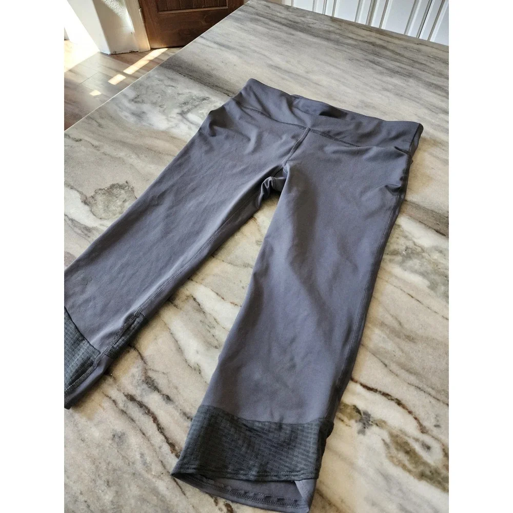 Under Armour HeatGear Gray Compression Capri Leggings Mesh Cuffs Womens Medium